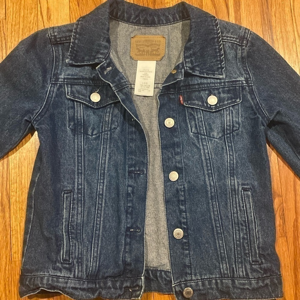 Levi Strauss blue denimn jacket . Pre owned . Great condition